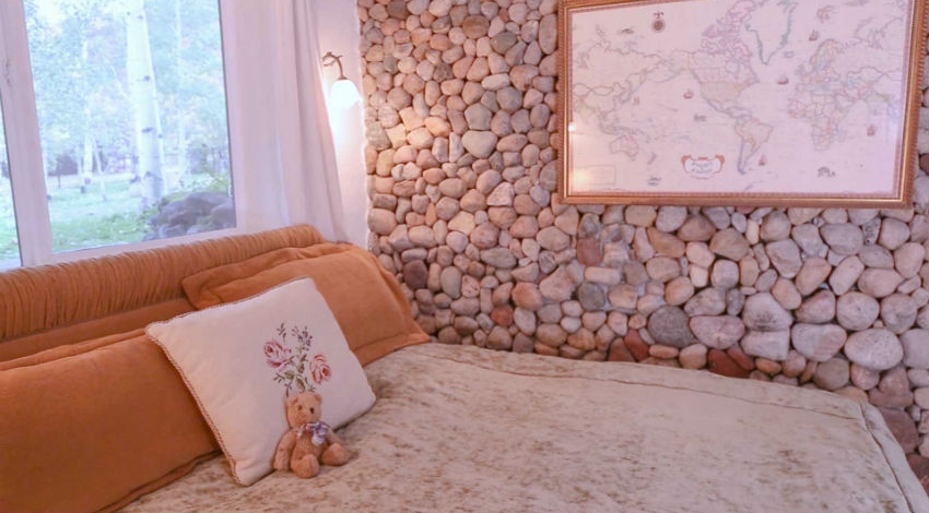 Casa Camilla Aspen Tropical Apartment bedroom stone wall