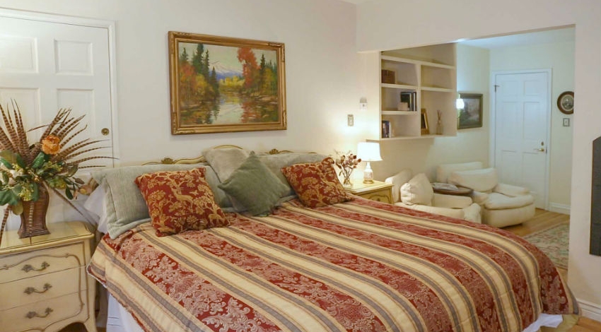 Casa Camilla Aspen French Apartment bedroom bed